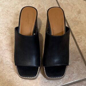 Universal Threads Women's Black Leather Mules